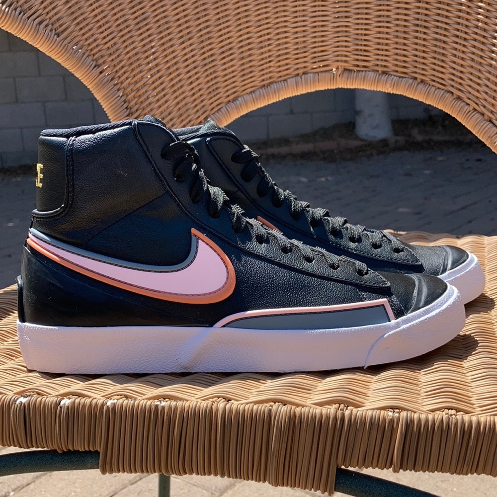 BRAND NEW! Women’s Nike Blazer Mid '77 Infinite!!